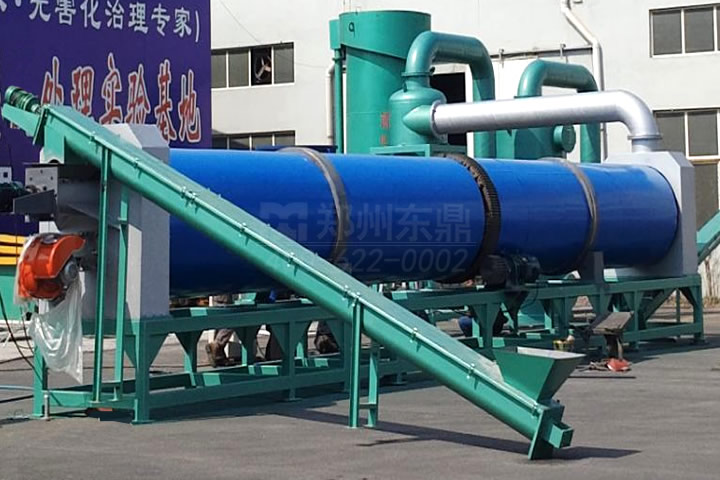 雞糞烘干機(jī)是一種專門用于處理禽畜糞便（如雞糞、牛糞、豬糞等）的干燥設(shè)備，通過脫水、高溫?zé)犸L(fēng)烘干、消毒滅菌、除臭等工序，將高含水量的糞便轉(zhuǎn)化為低含水量的有機(jī)肥料或飼料，實(shí)現(xiàn)了畜禽糞便的快速高效利用。